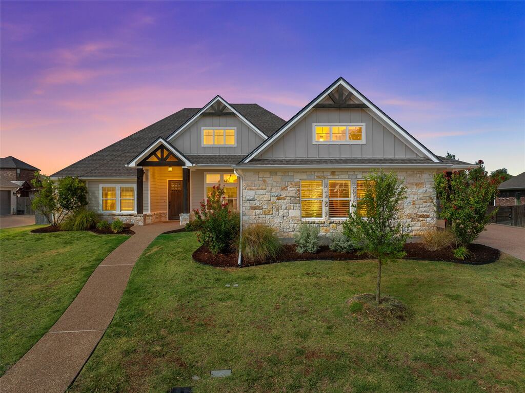 324 Stone Manor Drive, McGregor, TX 76657 — photo 1