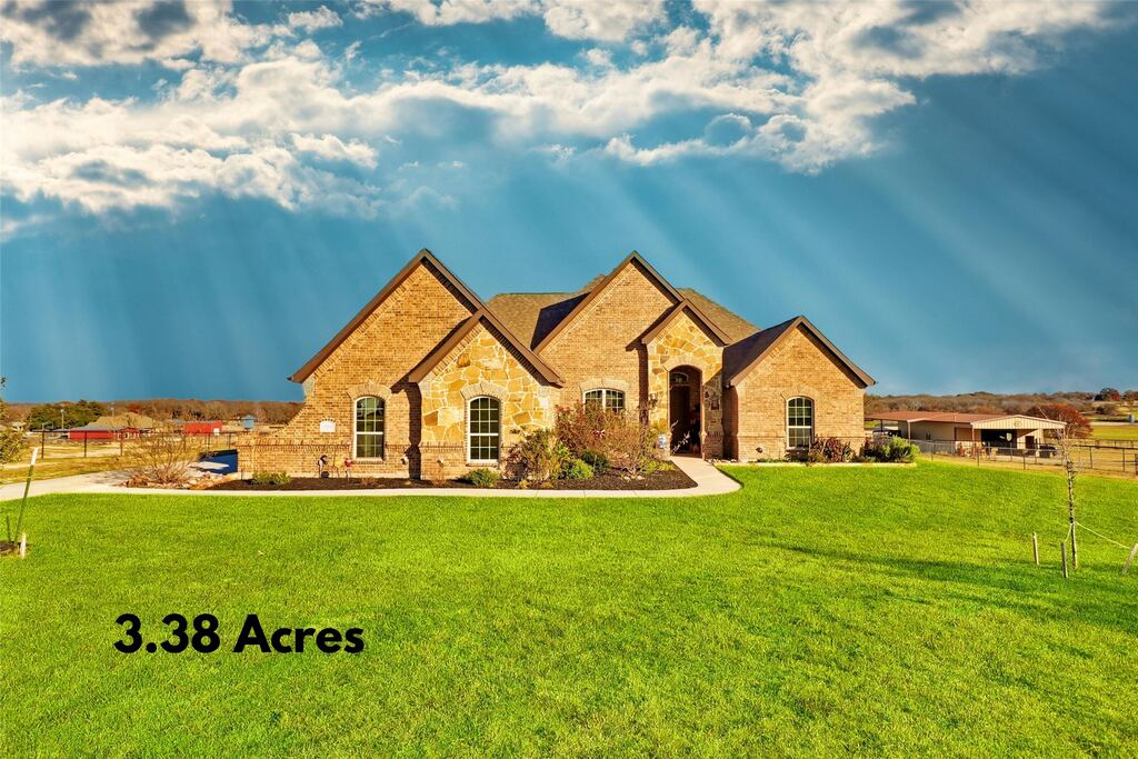 694 Jennings Lane, Azle, TX 76020 — photo 1
