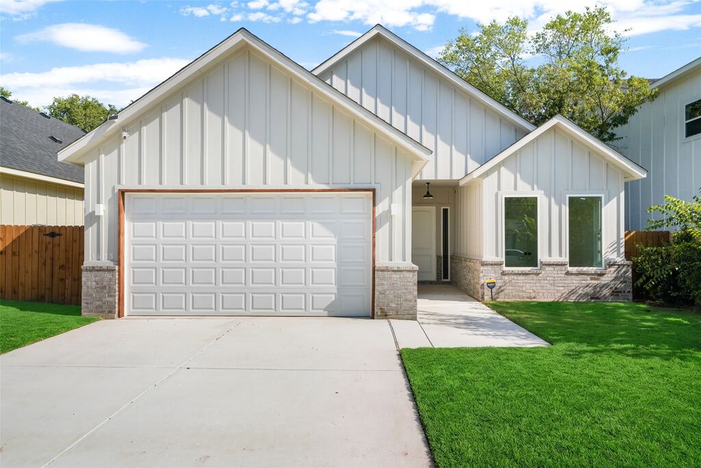 1633 E Tucker Street, Fort Worth, TX 76104 — photo 1