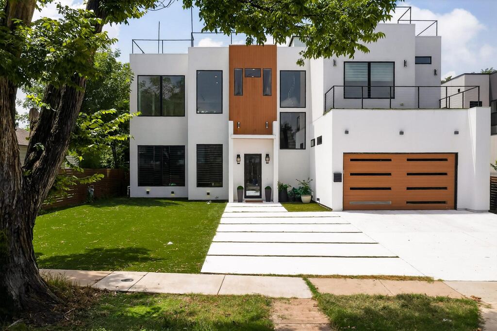 3946 N Cresthaven Road, Dallas, TX 75209 — photo 1