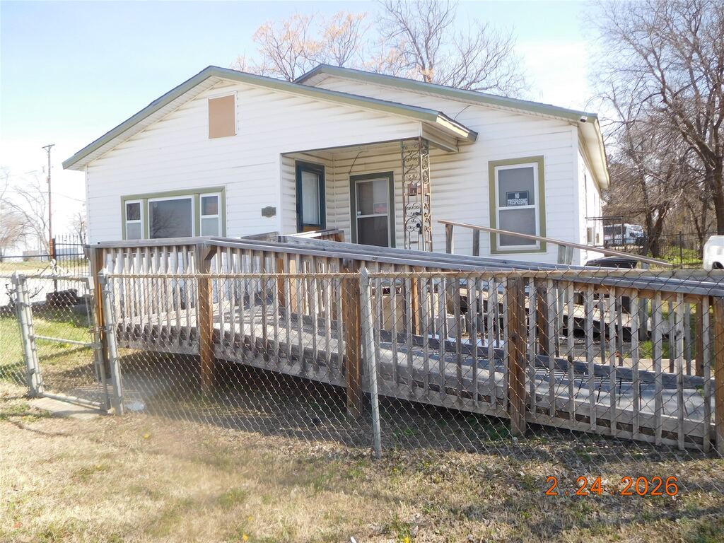 655 Crawford Street, Fort Worth, TX 76104 — photo 1