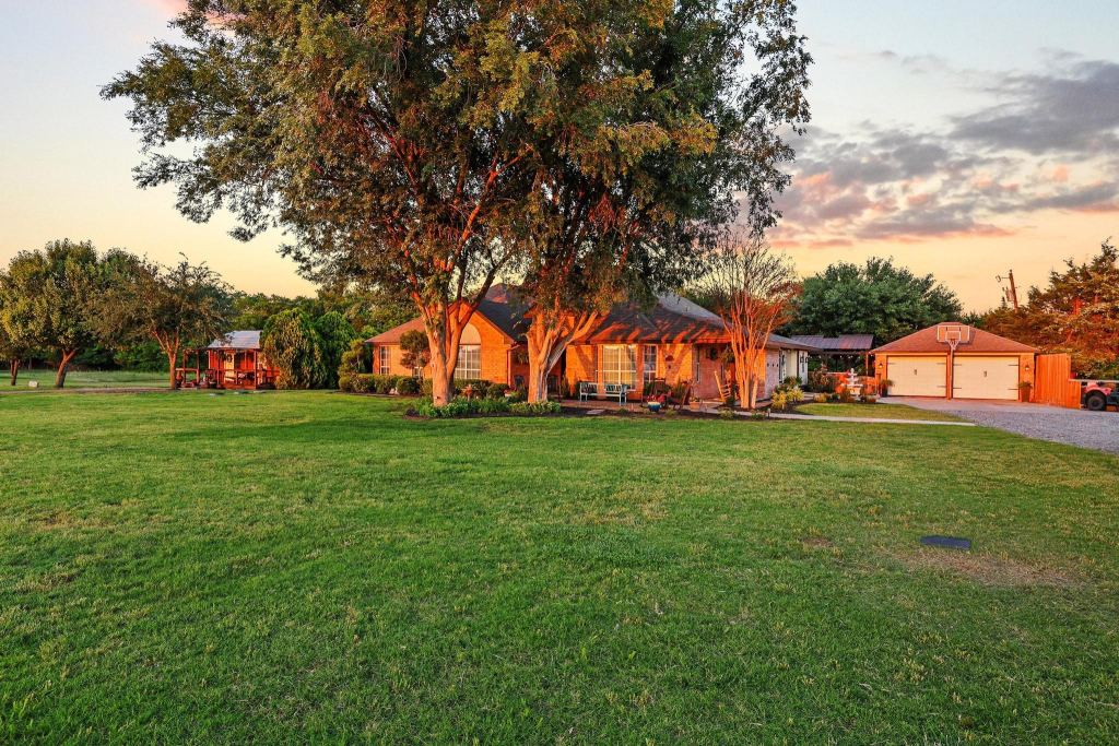 981 County Road 4918, Trenton, TX 75490 — photo 1
