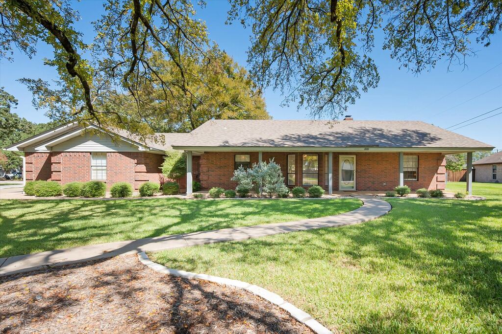 5203 Thunderbird Trail, De Cordova, TX 76049 — photo 1