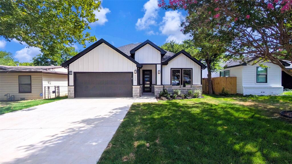 5624 Hiett Court, Fort Worth, TX 76112 — photo 1