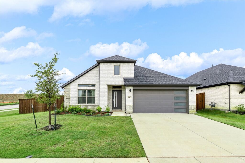10544 Landry Bluff Lane, Fort Worth, TX 76126 — photo 1