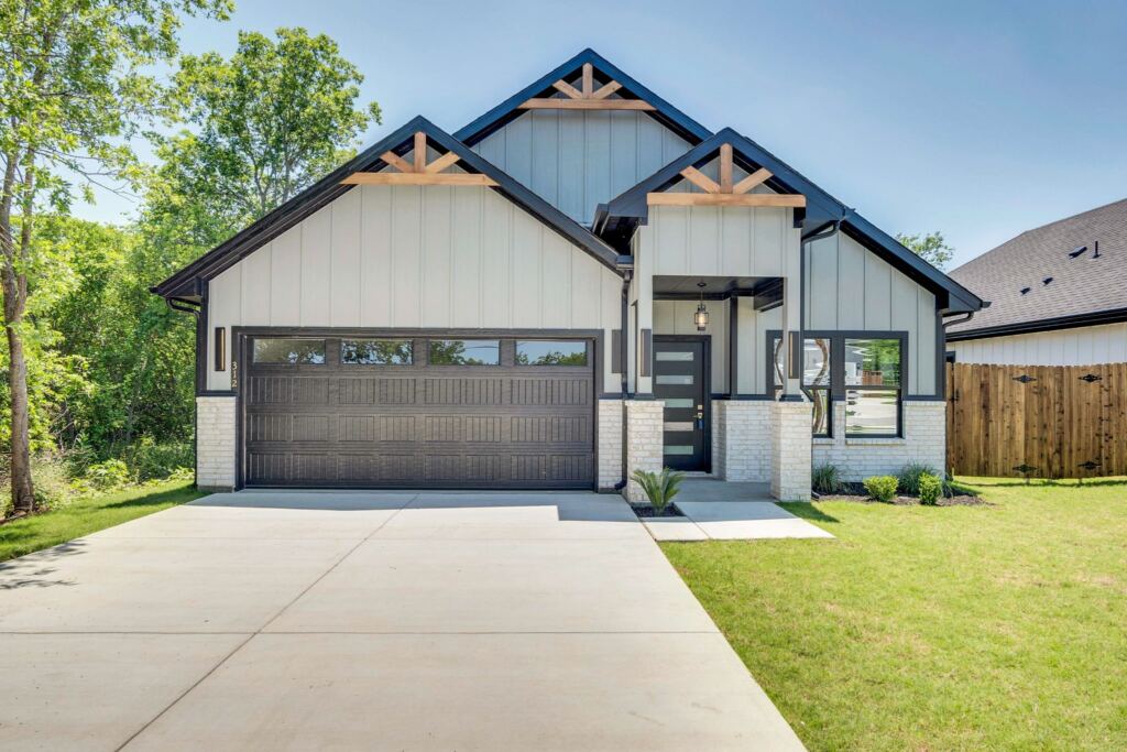 312 Matthew Street, Hillsboro, TX 76645 — photo 1