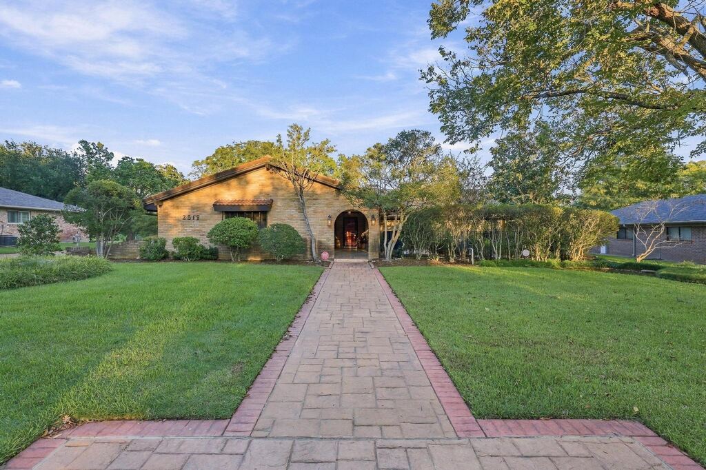 2519 Shoreline Drive