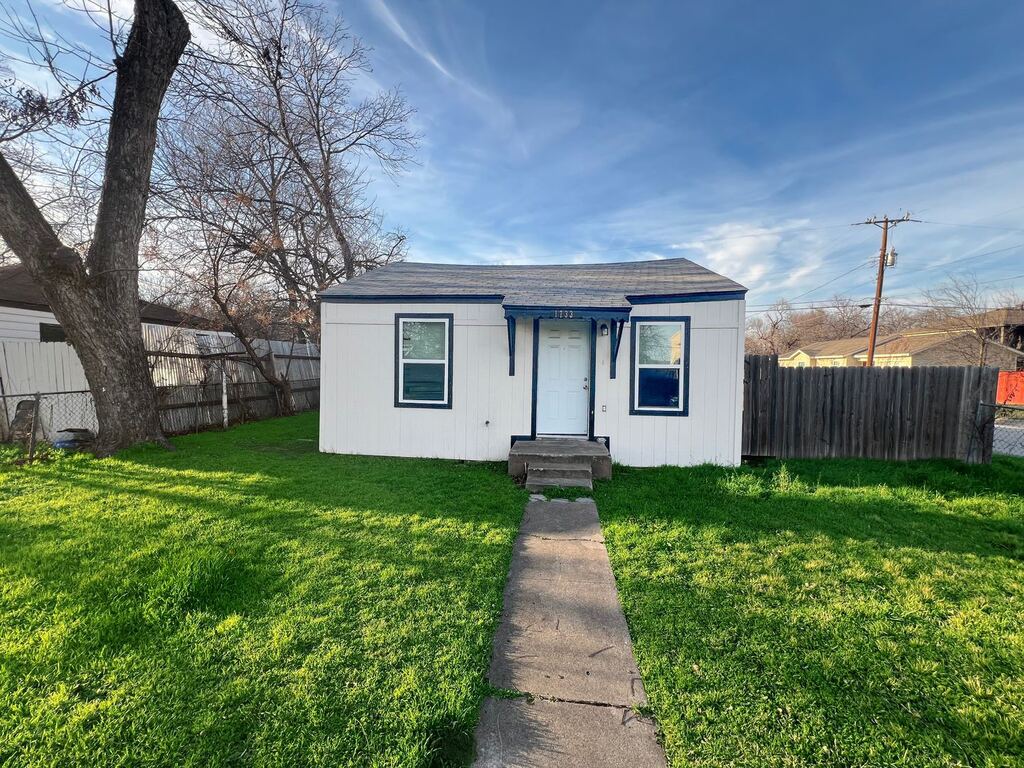 1733 Greenfield Avenue, Fort Worth, TX 76102 — photo 1