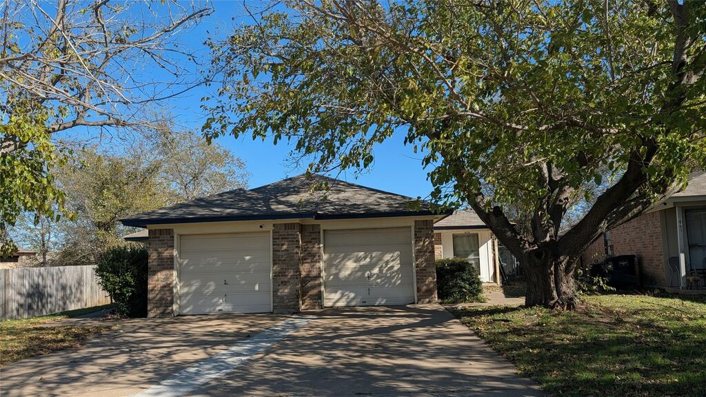 6709 Ridgecrest Court, Fort Worth, TX 76133 — photo 1