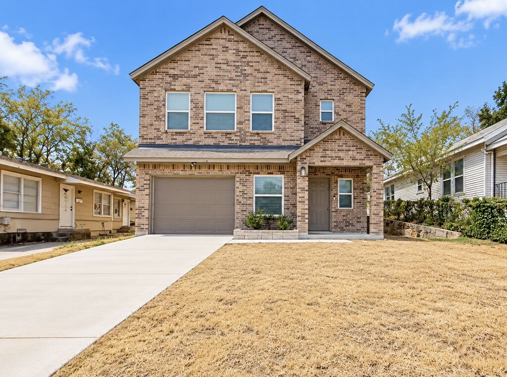 2407 Lee Avenue, Fort Worth, TX 76164 — photo 1