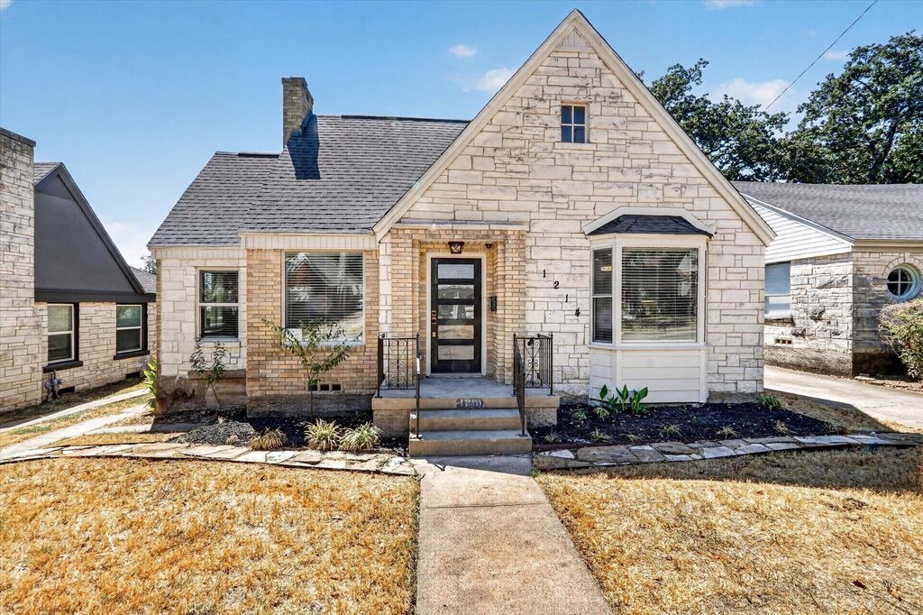 1214 E Waco Avenue, Dallas, TX 75216 — photo 1