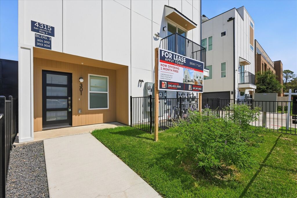 4315 San Jacinto Street 302, Dallas, TX 75204 — photo 1