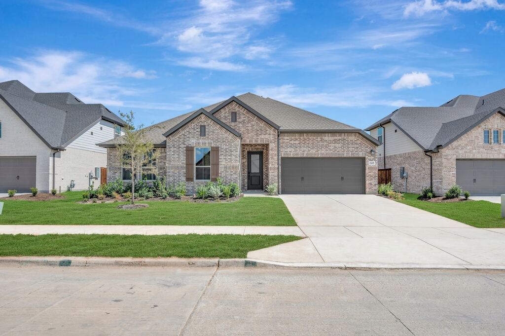 345 Kathryn Drive, Fort Worth, TX 76052 — photo 1