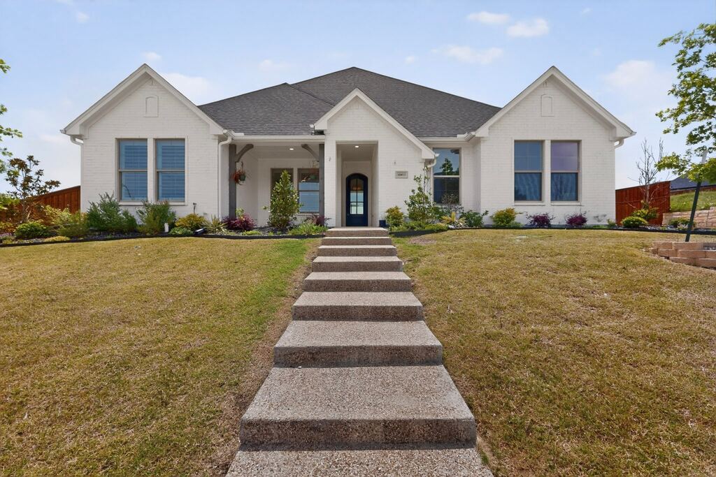 10813 Alta Sierra Drive, Benbrook, TX 76126 — photo 1