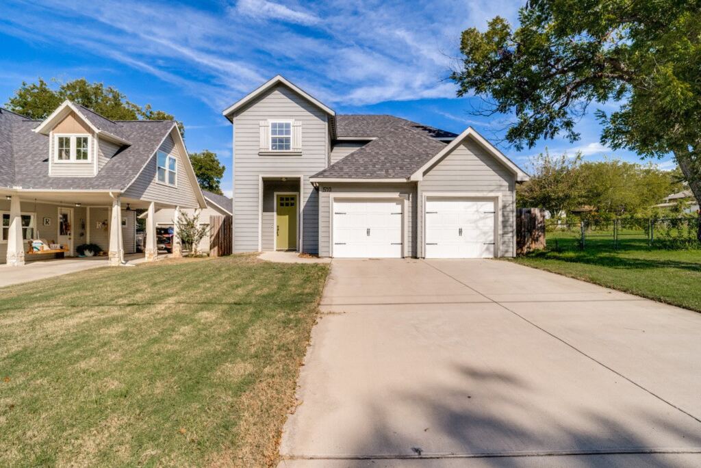 510 W Ball Street, Weatherford, TX 76086 — photo 1