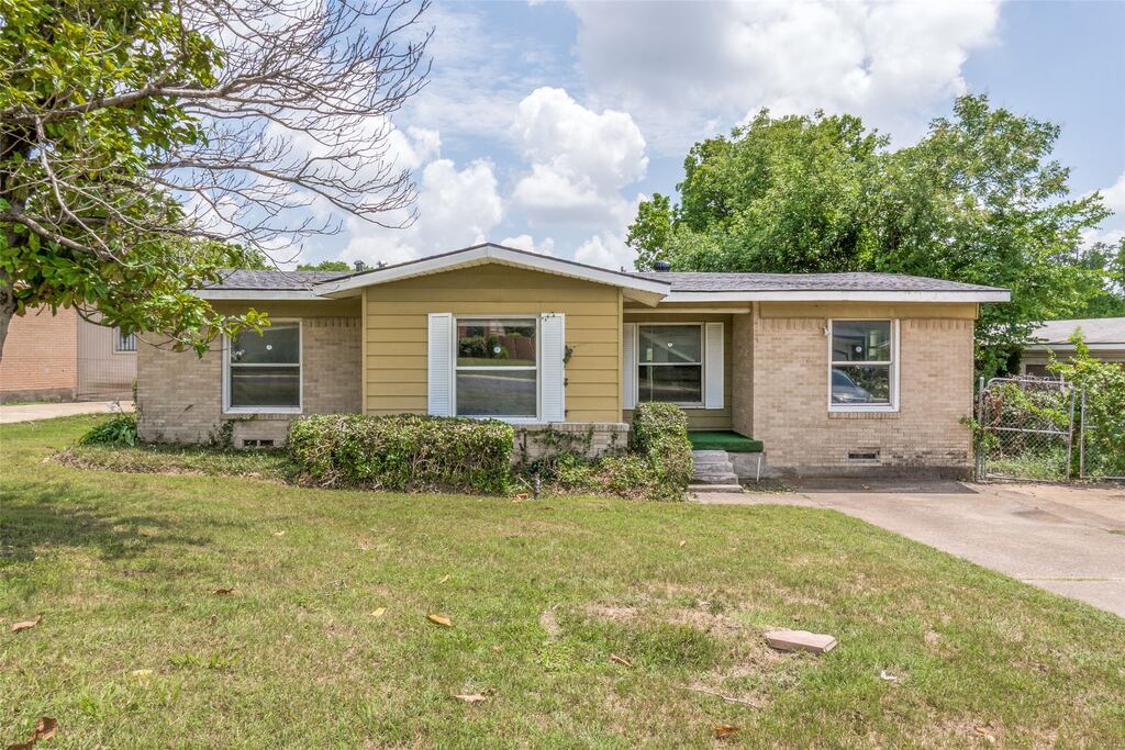 1112 E Ann Arbor Avenue, Dallas, TX 75216 — photo 1