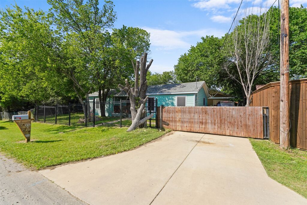 12809 Sultana Street, Dallas, TX 75253 — photo 1