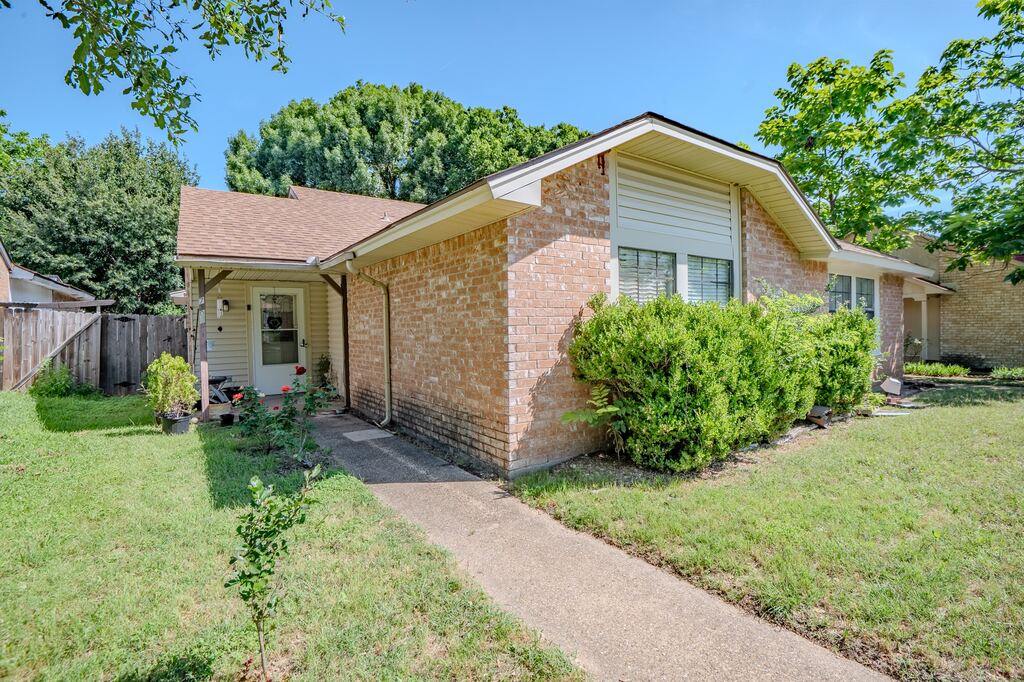 7105 Pineberry Road, Dallas, TX 75249 — photo 1