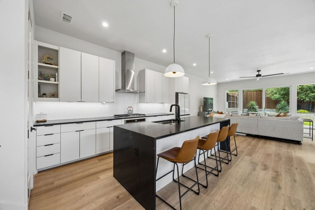 818 Muncie Avenue, Dallas, TX 75212 — photo 1