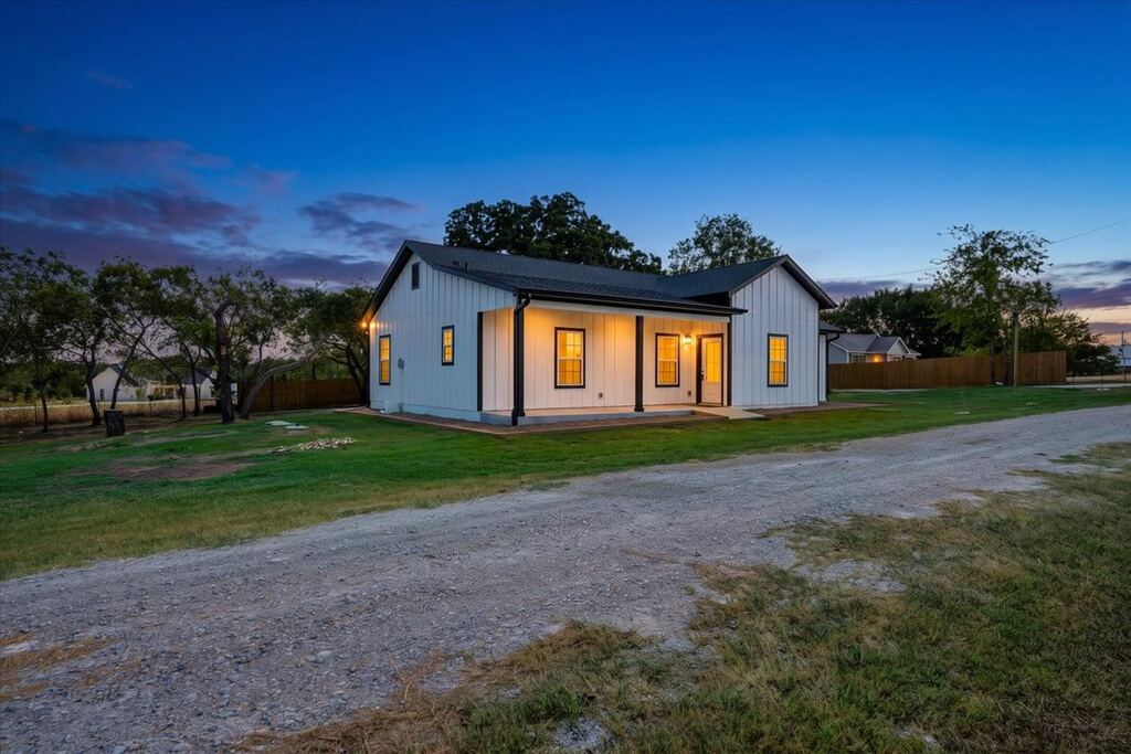 750 Jay Bird Lane, Reno, TX 76082 — photo 1