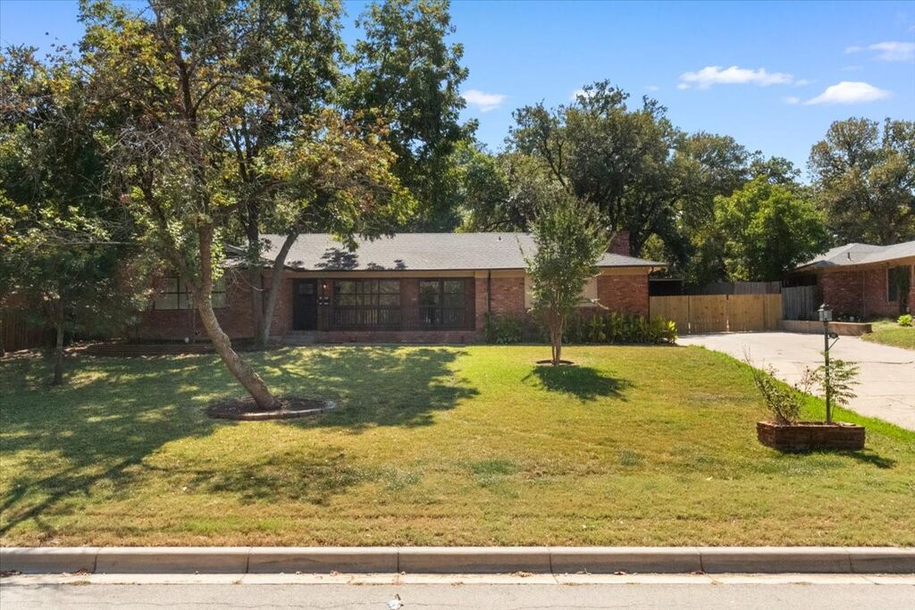 6000 Monterrey Drive, Fort Worth, TX 76112 — photo 1