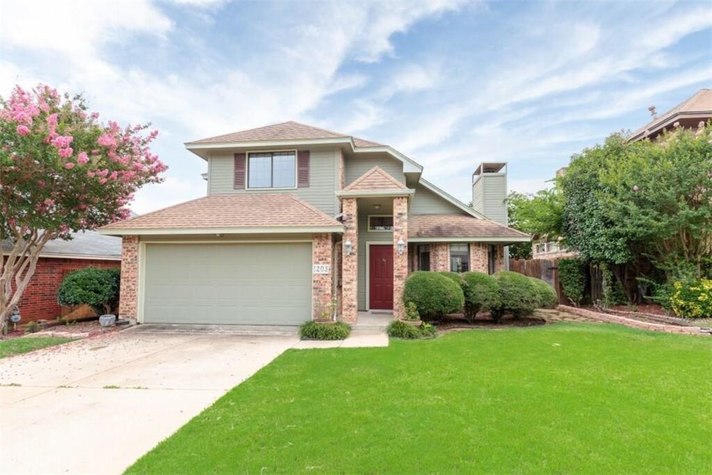 1203 Laurel Lane, Grapevine, TX 76051 — photo 1