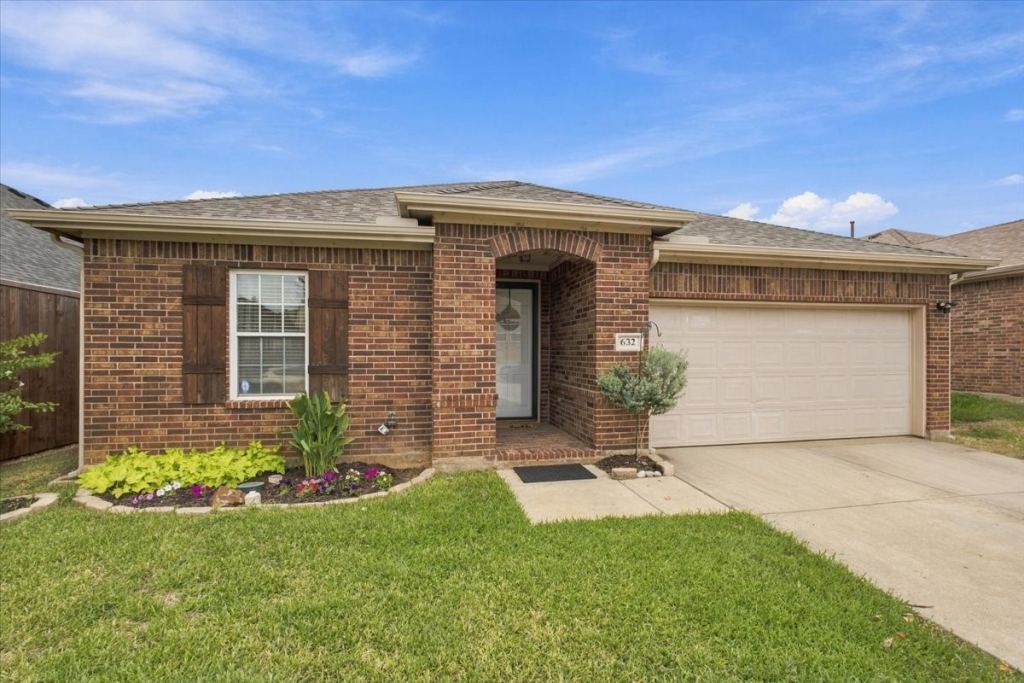 632 Montgomery Drive, Lake Dallas, TX 75065 — photo 1