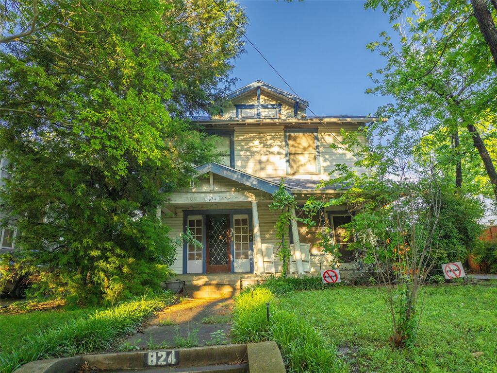 824 Elsbeth Street, Dallas, TX 75208 — photo 1