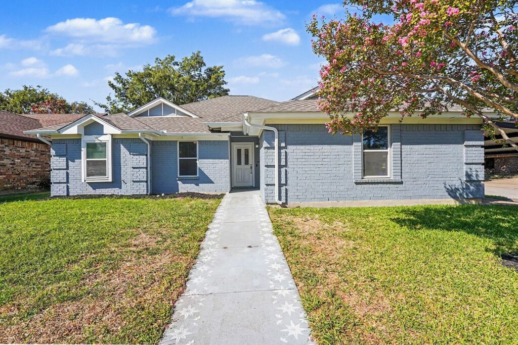 8041 Lazy Brook Drive, Watauga, TX 76148 — photo 1