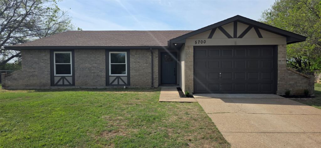 5700 Saddleback Circle, Haltom City, TX 76148 — photo 1