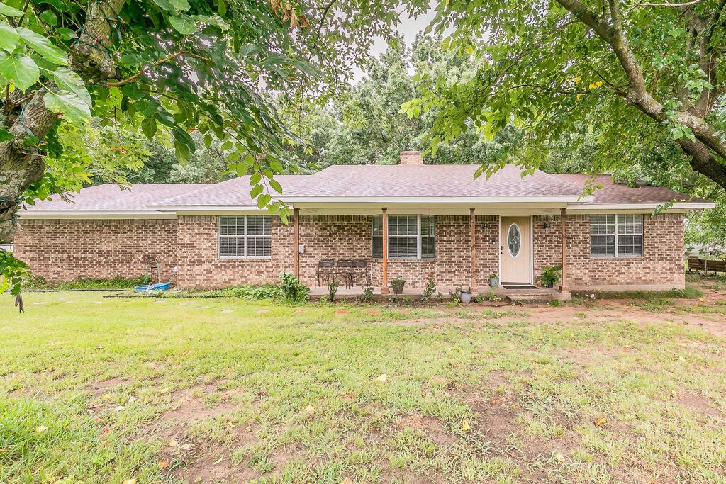 904 SHERMAN Street, Tioga, TX 76271 — photo 1