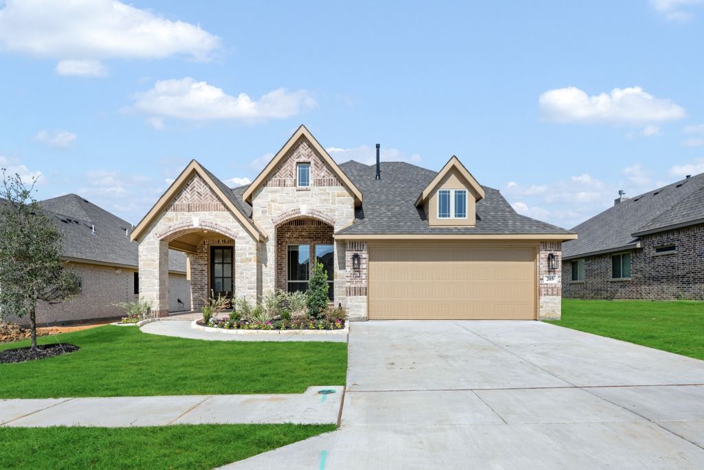 215 Seminole Trail, Alvarado, TX 76009 — photo 1