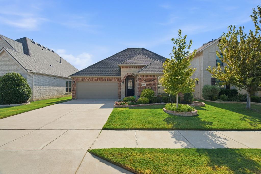 15021 Ravens Way, Fort Worth, TX 76262 — photo 1