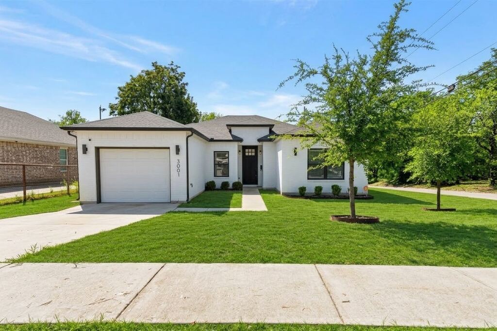 3001 Fernwood Avenue