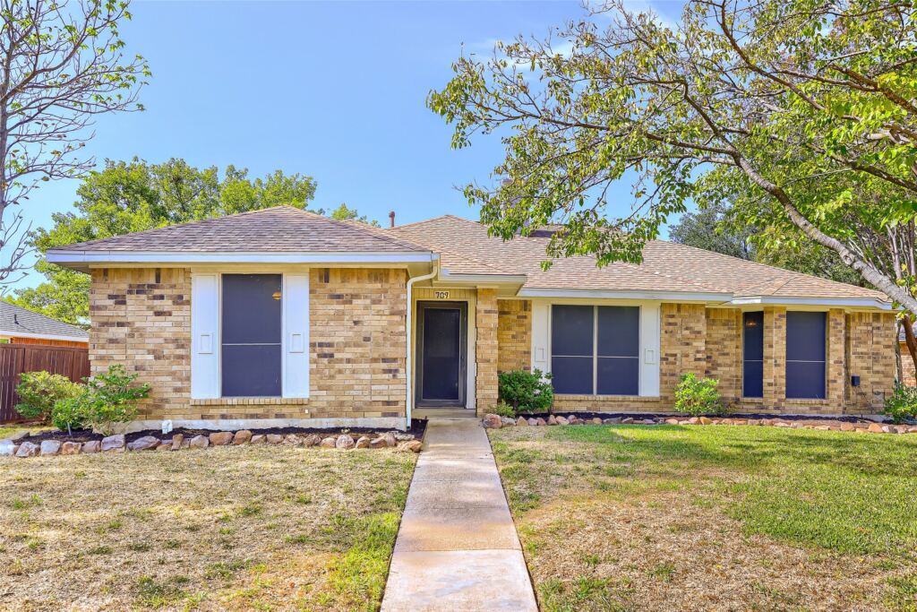 709 Bridgewater Lane, Mesquite, TX 75181 — photo 1