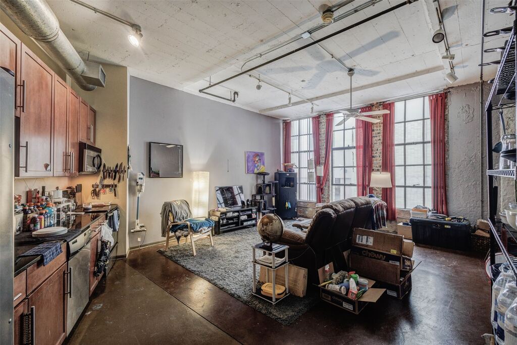 1122 Jackson Street 214, Dallas, TX 75202 — photo 1
