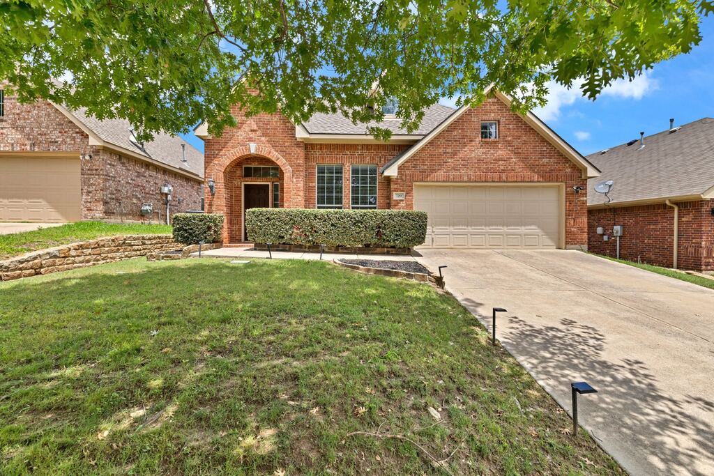 729 Red Elm Lane, Fort Worth, TX 76131 — photo 1