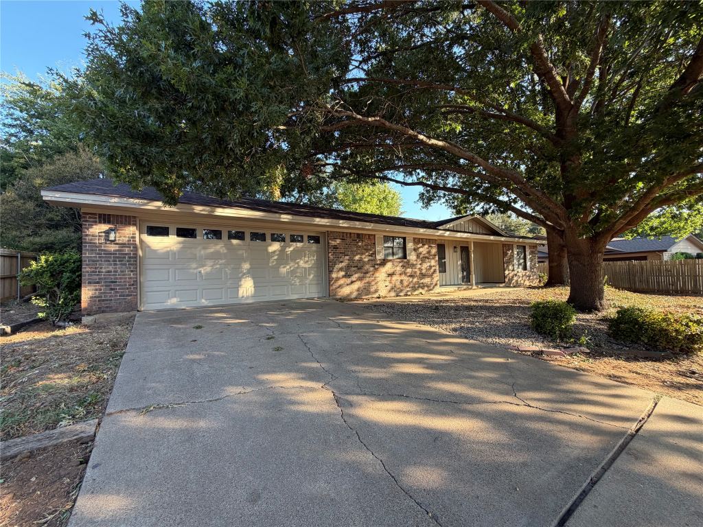 6203 Circo Drive, De Cordova, TX 76049 — photo 1