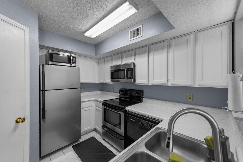 9815 Walnut Street 204, Dallas, TX 75243 — photo 1