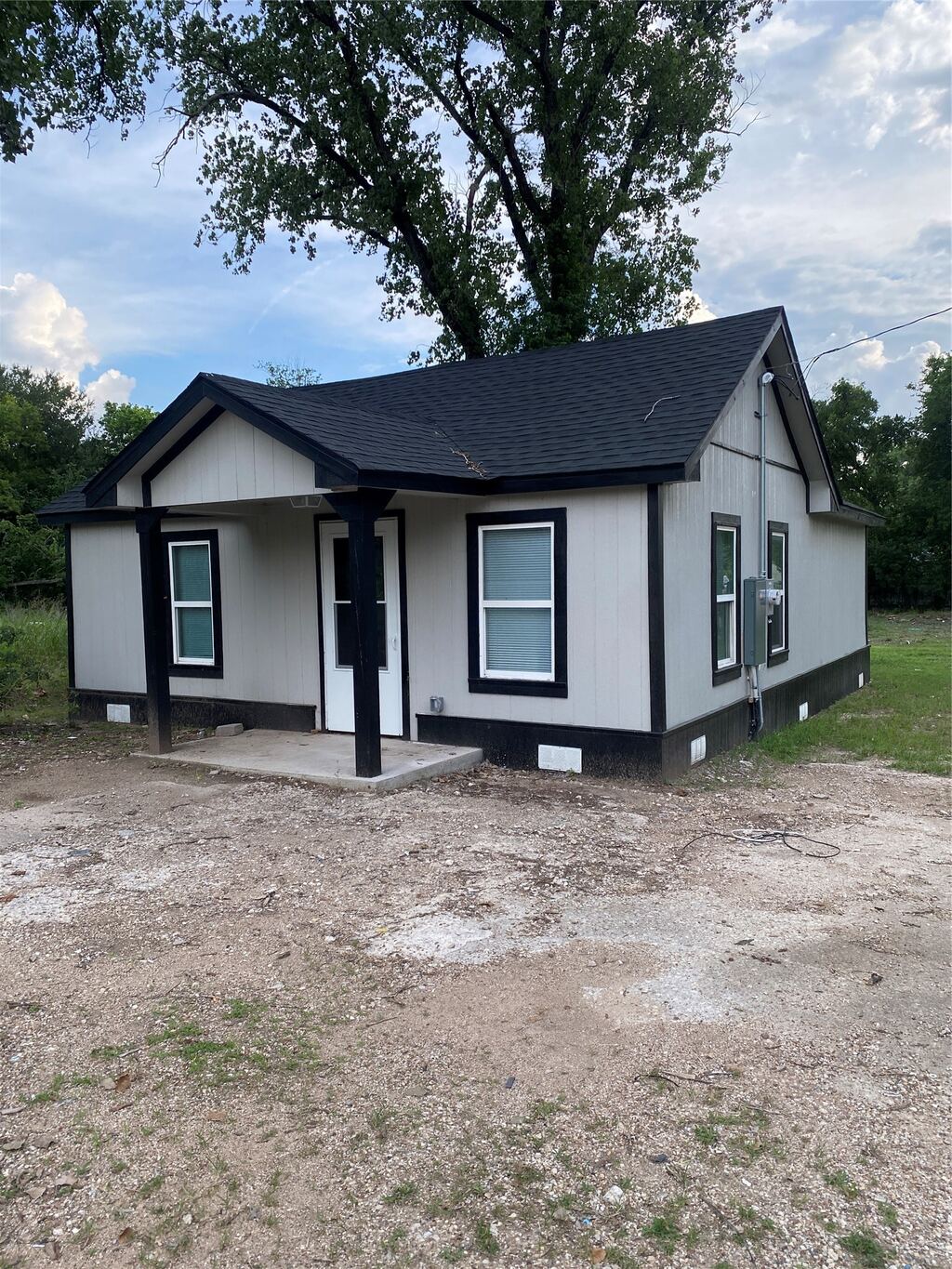 324 Hogan Lane, Bellmead, TX 76705 — photo 1