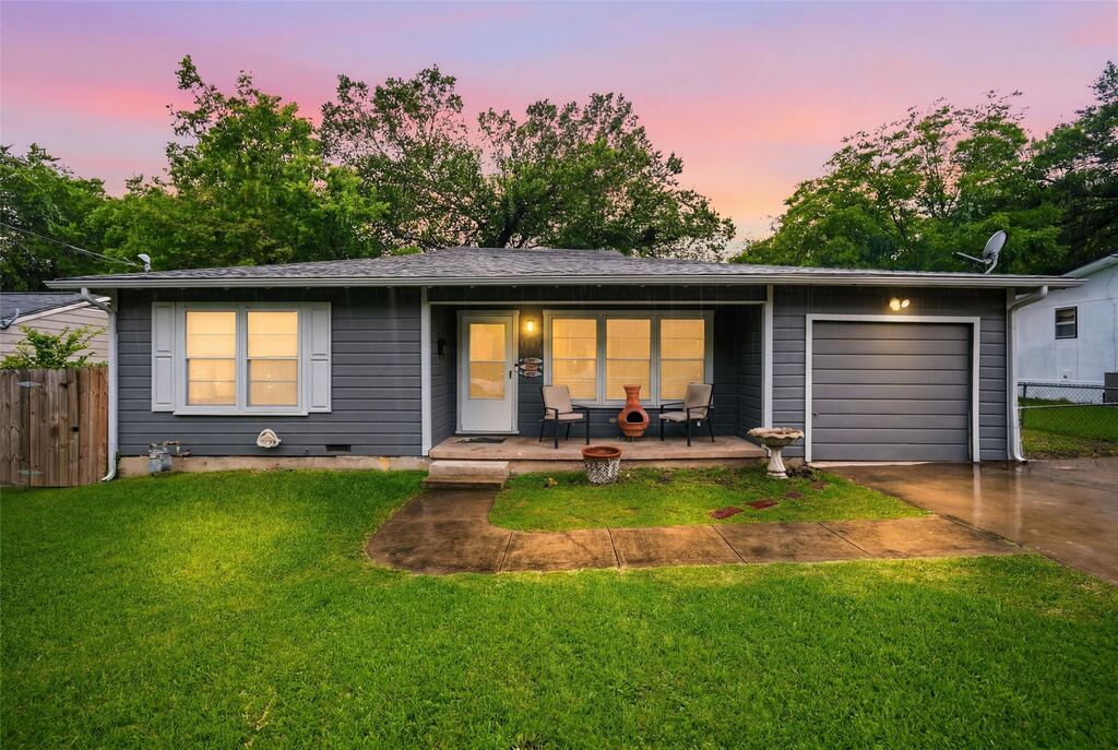 1307 N Gaines Street, Ennis, TX 75119 — photo 1