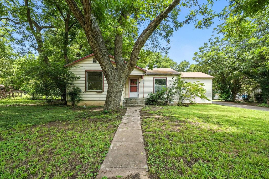 414 S Broadway Street, Bells, TX 75414 — photo 1
