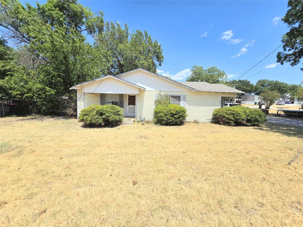 309 Decatur Street, Bowie, TX 76230 — photo 1