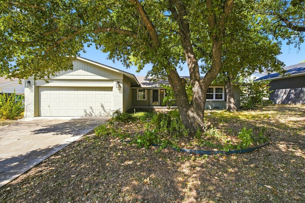 3300 Leith Avenue, Fort Worth, TX 76133 — photo 1