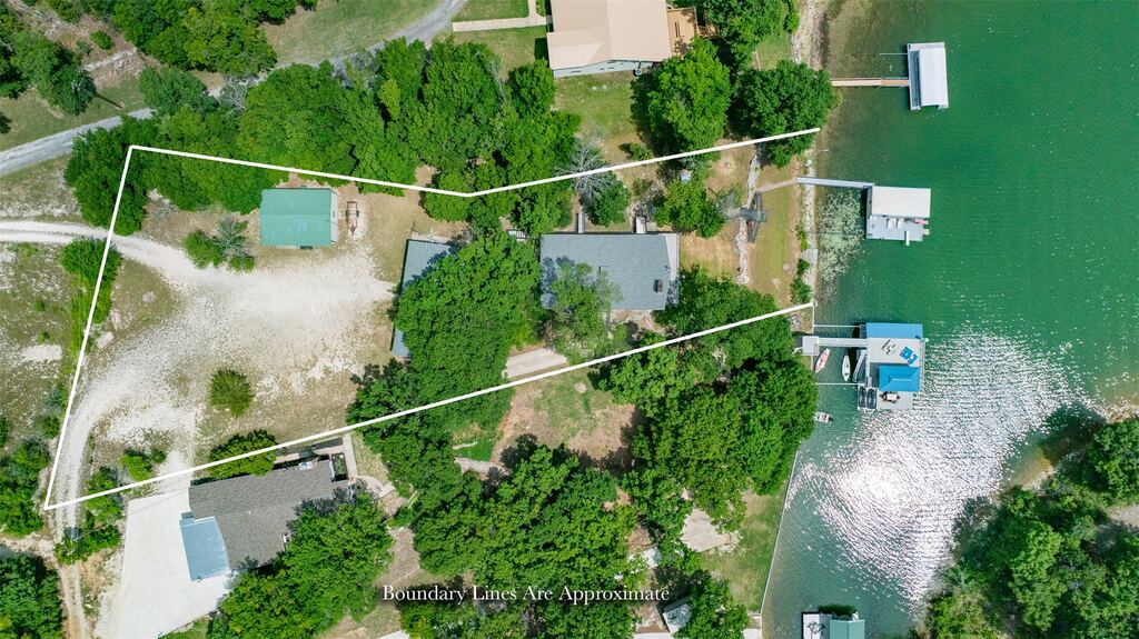 154 Parkview, Gainesville, TX 76240 — photo 1