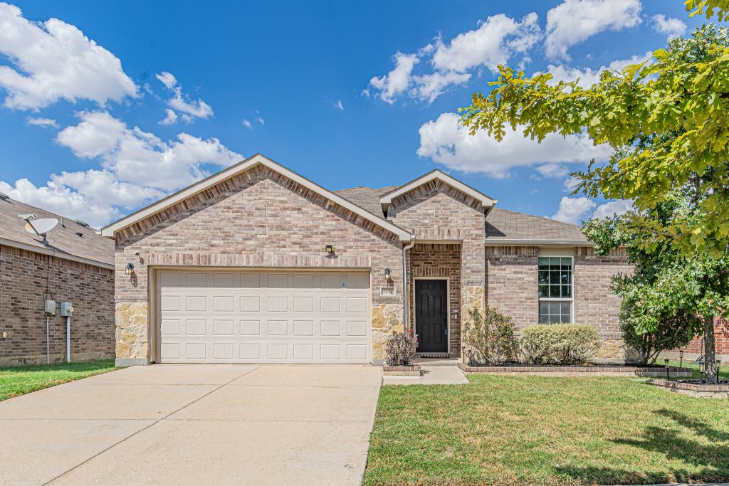 2429 Senepol Way, Fort Worth, TX 76131 — photo 1
