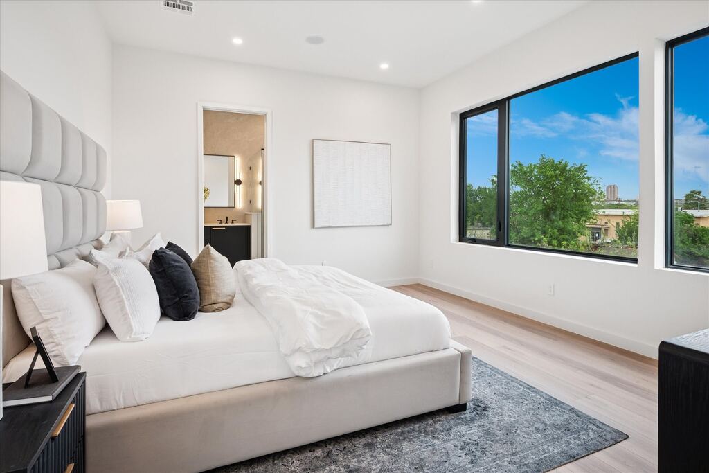 4534 Lake Avenue 104, Dallas, TX 75219 — photo 1