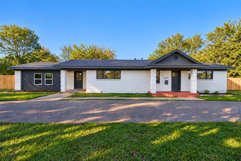 3209 Lakeshore Drive, Weatherford, TX 76087 — photo 1