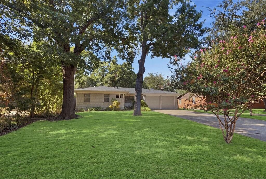 4711 Hope Street, River Oaks, TX 76114 — photo 1