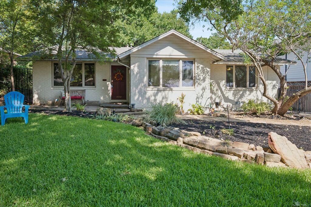7233 Meadow Lake Avenue, Dallas, TX 75214 — photo 1